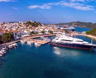 Τα ελληνικά νησιά που επιλέγουν οι σταρ του Χόλιγουντ