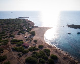 Υδρούσα: Ένα γραφικό νησάκι… στην Αττική