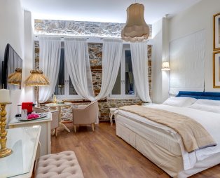 1844 Suites: Διαμονή υψηλής αισθητικής στην Ερμούπολη