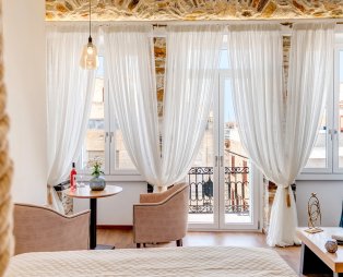 1844 Suites: Διαμονή υψηλής αισθητικής στην Ερμούπολη