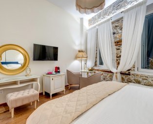 1844 Suites: Διαμονή υψηλής αισθητικής στην Ερμούπολη