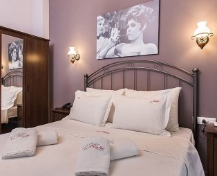 Theatro Hotel Odysseon: Χαλάρωση στη σκιά των Μετεώρων