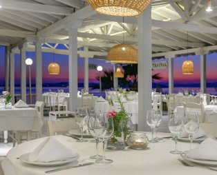 Akrathos Beach Hotel: Οι καλοκαιρινές διακοπές που ονειρεύεστε