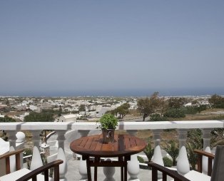 Villa Danezis: Διακοπές με άνεση και ηρεμία στη Σαντορίνη
