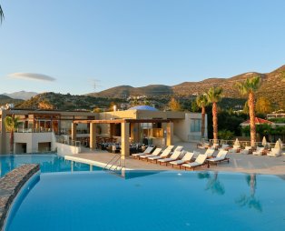 Blue Sea Beach Hotel: Αυθεντική φιλοξενία στη Σταλίδα Ηρακλείου