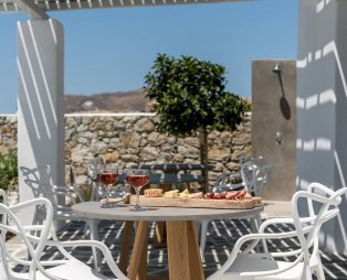 Seven Suites Naxos: Ένα καταφύγιο γαλήνης και διακριτικής πολυτέλειας