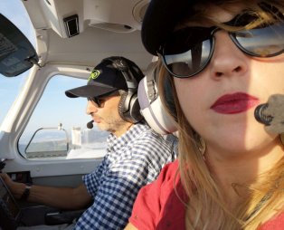 Το Athens Flying Week μας μαθαίνει να... πιλοτάρουμε αεροπλάνο (vid)