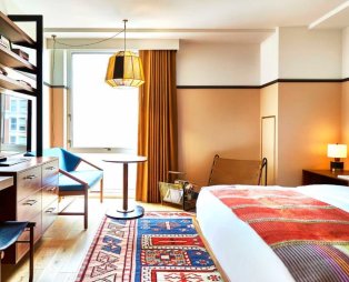 Anti-Trump hotel: Το πρώτο ξενοδοχείο στον κόσμο για ακτιβιστές