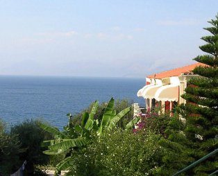 Apraos Bay Hotel