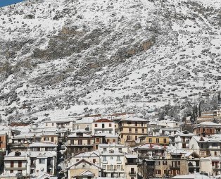 Η Αράχωβα εγκαινιάζει τις χειμερινές διακοπές!