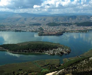 Αυτές είναι οι 6 πιο όμορφες λίμνες της Ελλάδας