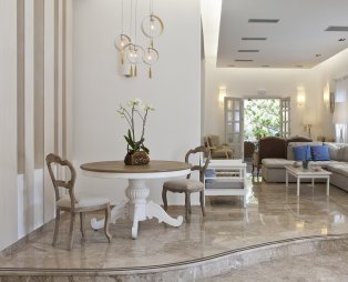 Kamari Hotel