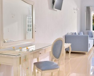 Kamari Hotel