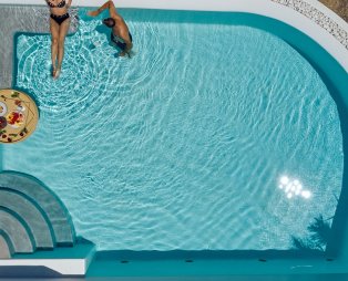 Adorno Beach Hotel & Suites