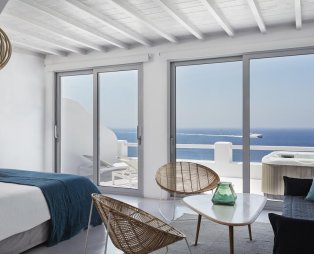 Kouros Hotel & Suites