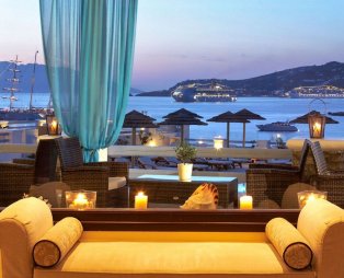 Grand Beach Hotel: Ένα πολυτελές καταφύγιο στην καρδιά της Μυκόνου