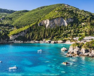 Κέρκυρα: Όλα όσα πρέπει να γνωρίζετε για τον απόλυτο πασχαλινό προορισμό