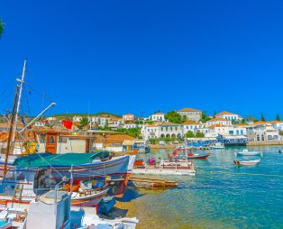 Σπέτσες: Απόδραση στο νησί των αρωμάτων