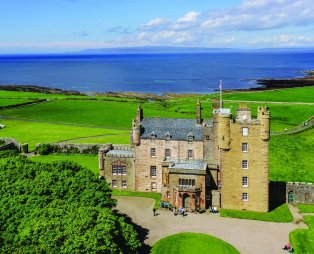 Prince Charles opened a hotel in a castle in Scotland (pics)