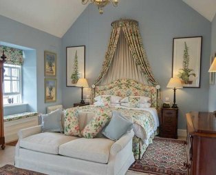 Prince Charles opened a hotel in a castle in Scotland (pics)