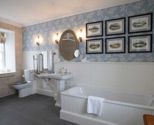 Prince Charles opened a hotel in a castle in Scotland (pics)
