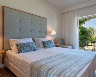 Pilot Beach Resort: Βυθιστείτε σε ένα κόσμο κρητικής γοητείας