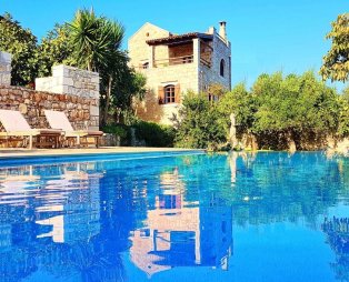Strofilia Villas & Suites