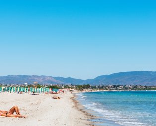 Guardian: Μια ελληνική πόλη στις 6 πιο όμορφες παραθαλάσσιες της Ευρώπης