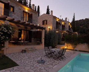 Parathalasso: Home style hospitality a breath away from Nafpaktos