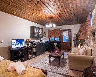 Lykovrisi Guest House I