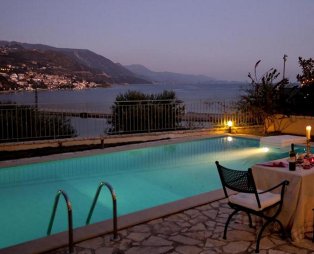 Parathalasso: Home style hospitality a breath away from Nafpaktos