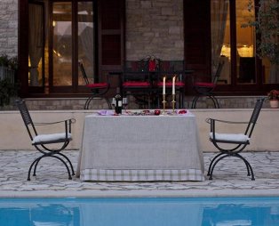 Parathalasso: Home style hospitality a breath away from Nafpaktos