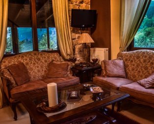 Aetoma Suites