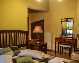 Aetoma Suites