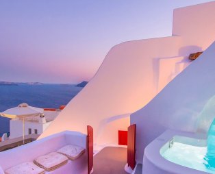Airbnb: Μια βίλα στη Σαντορίνη στα πιο δημοφιλή σπίτια της δεκαετίας