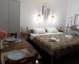 Onar Syros - Rustic Rooms