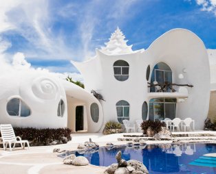 Airbnb: Μια βίλα στη Σαντορίνη στα πιο δημοφιλή σπίτια της δεκαετίας