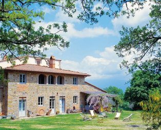 Airbnb: Μια βίλα στη Σαντορίνη στα πιο δημοφιλή σπίτια της δεκαετίας