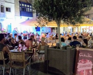 Ένα ελληνικό παραθαλάσσιο χωριό στα κρυμμένα μυστικά της Ευρώπης