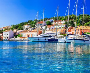 Παξοί: Βουτιές στο τιρκουάζ του Ιονίου