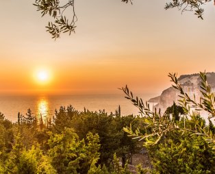 Παξοί: Βουτιές στο τιρκουάζ του Ιονίου