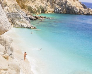 H Bild αποθεώνει την Ικαρία: Αυτά είναι τα μυστικά του «νησιού των αιωνόβιων»