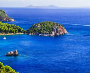 Travel+Leisure: Αυτό το ελληνικό νησί είναι ιδανικό για να απομονωθείς