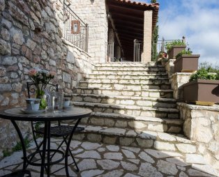 Petra Thea Villa Karitaina