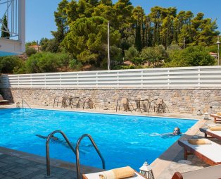 Neda Hotel