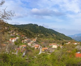 Ένα ελληνικό χωριό βγαλμένο από πίνακα ζωγραφικής