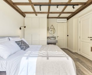 Leeda’s Classic Cottage