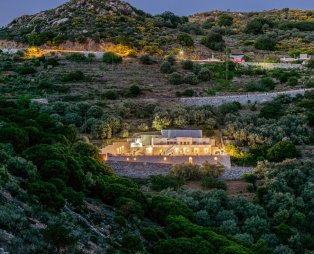 ELaiolithos Luxury Retreat