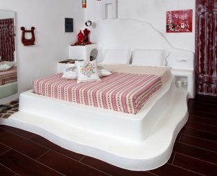 ELaiolithos Luxury Retreat