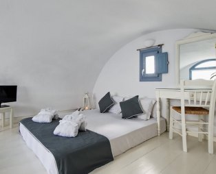 Apanemo Hotel & Suites: Ονειρεμένη διαμονή στη Σαντορίνη με θέα το ηφαίστειο